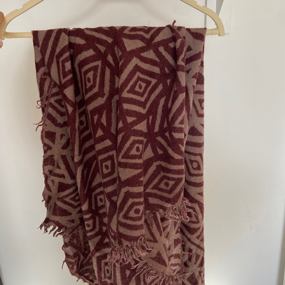 Aritzia Wilfred Diamond Mosaic Blanket Scarf - Picture 2 of 2
